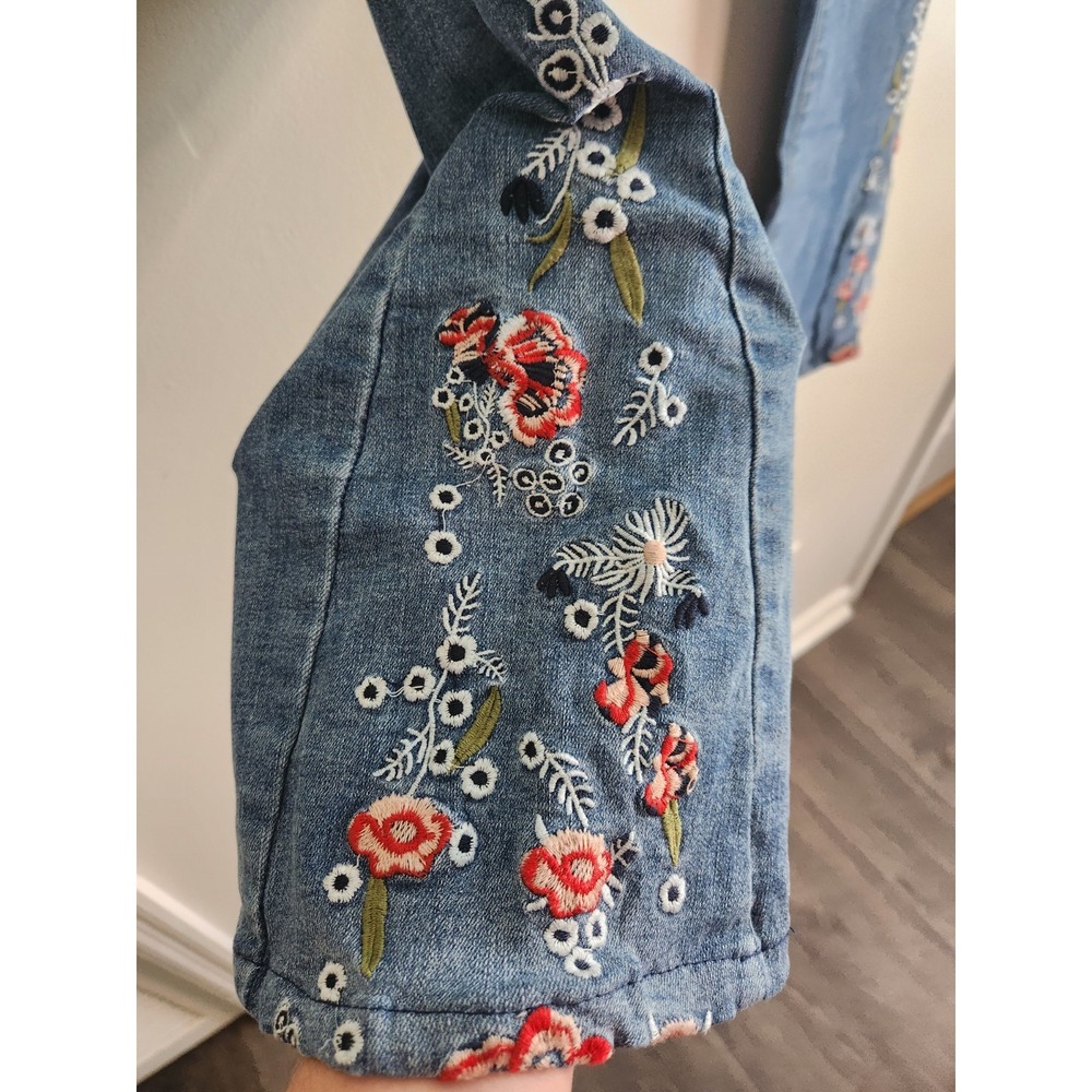 Women Flared Floral Embroidered Jeans size 4 boho hippe whimsy